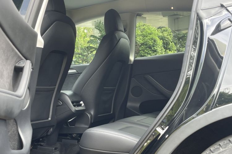 Tesla Model Y 2022 car image #10