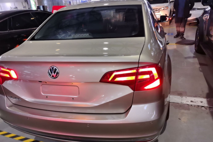 Volkswagen Bora 2017 car image #4