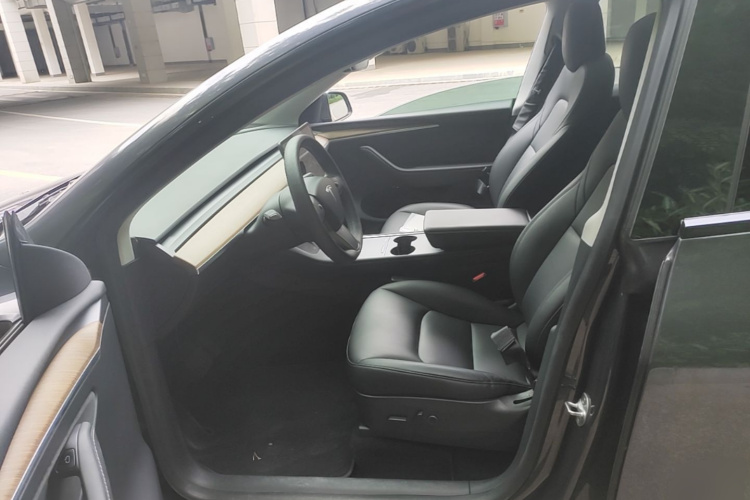 Tesla Model Y 2002 #15 Tesla Model Y 2002 car image #15