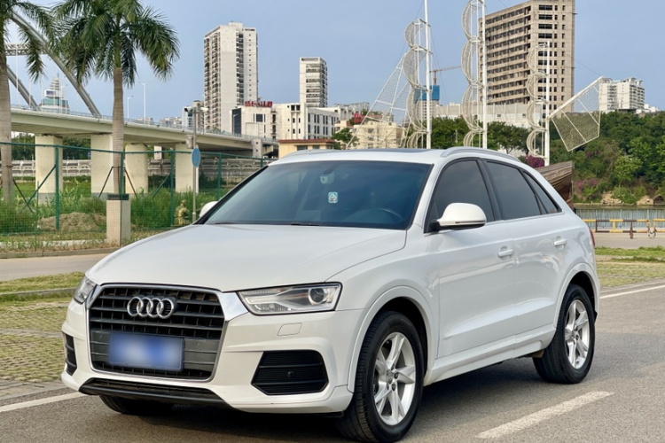 Audi Q3 2017 car image #2