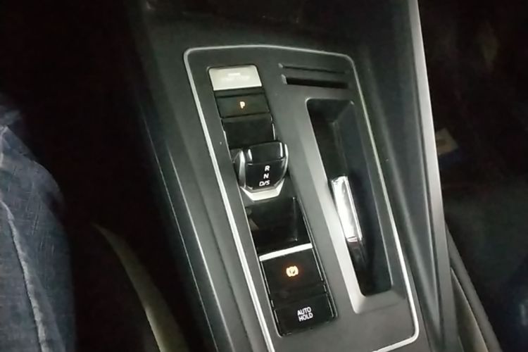 Volkswagen Golf 2021 car image #14