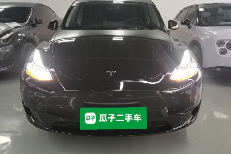 Tesla Model Y 2023 #3 Tesla Model Y 2023 car image #3