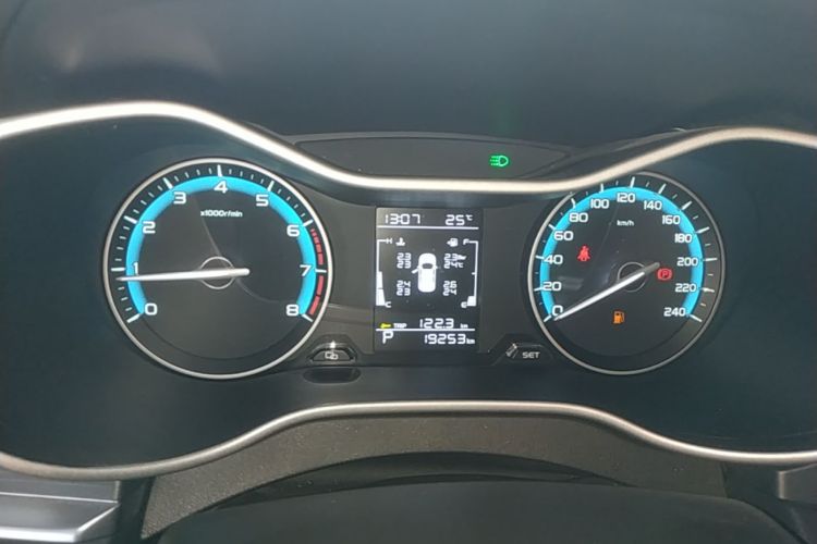 GEELY Emgrand 2021 car image #12