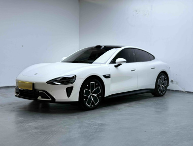 MI SU7 2025 immagine di auto 