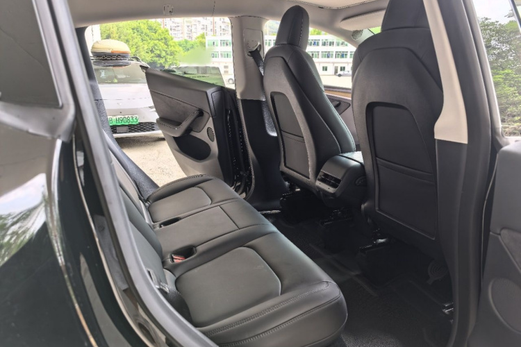 Tesla Model Y 2022 immagine di auto #12