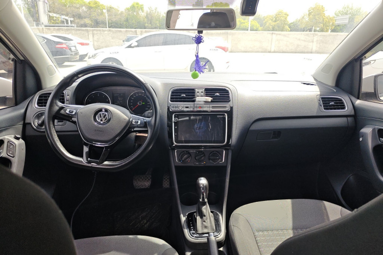 Volkswagen Polo 2018 صورة سيارة #11