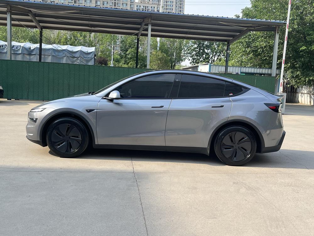 Tesla Model Y 2025 car image #4