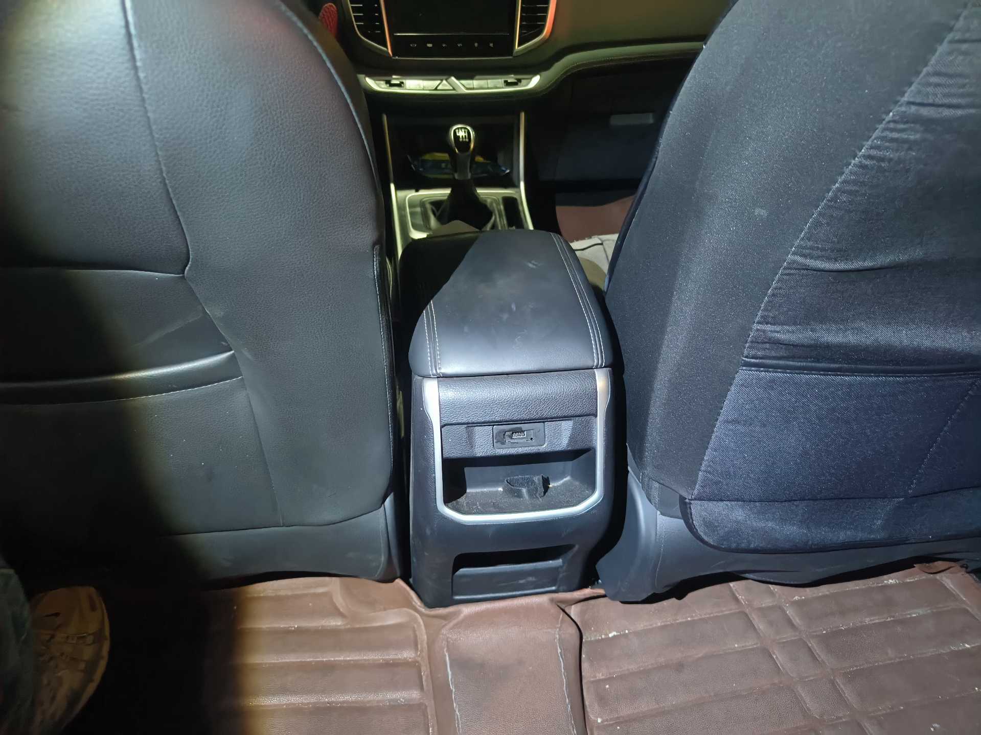 GEELY Vision X6 2020 immagine di auto #9