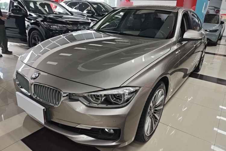 BMW 3 Series 2019 car image #2