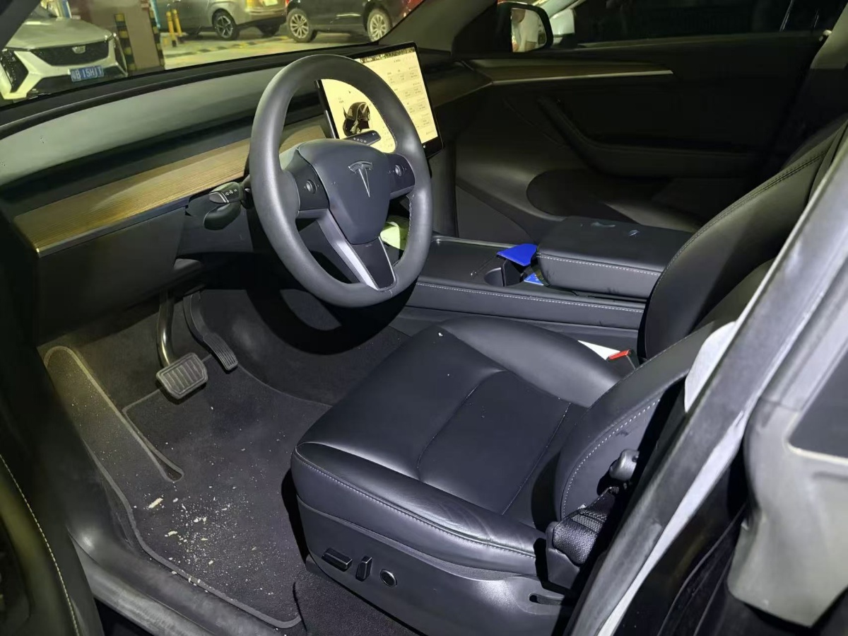 Tesla Model Y 2022 car image #3