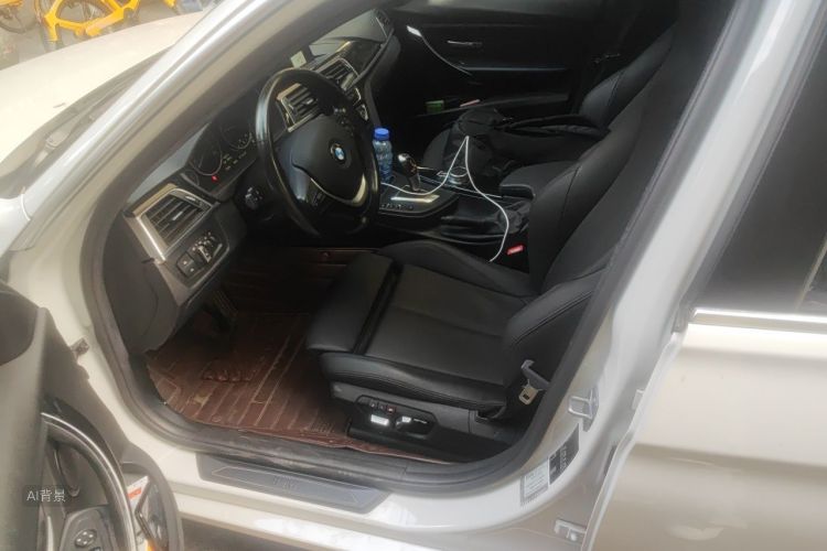 BMW 3 Series 2018 car image #17