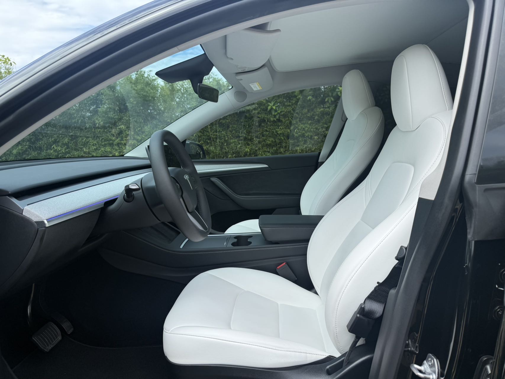 Tesla Model Y 2024 #4 Tesla Model Y 2024 car image #4