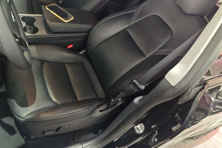 Tesla Model Y 2021 #15 Tesla Model Y 2021 car image #15