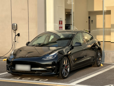Tesla Model 3 2022 car image 