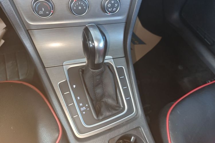 Volkswagen Golf 2016 car image #14