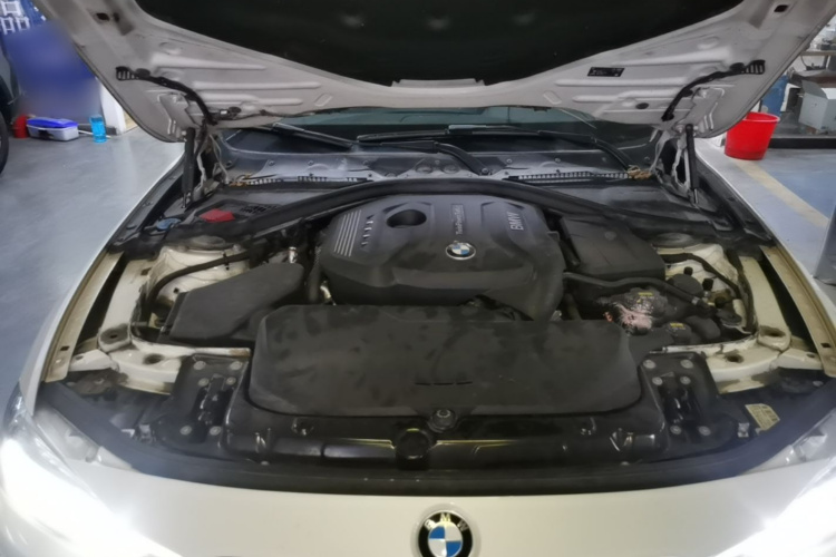 BMW 3 Series 2019 car image #20