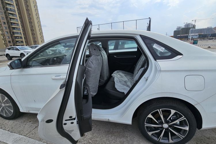 GEELY Emgrand 2025 car image #4