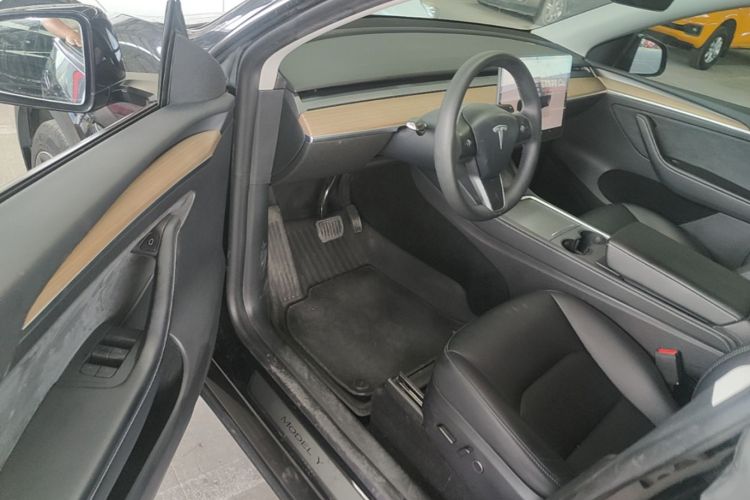 Tesla Model Y 2023 #16 Tesla Model Y 2023 car image #16