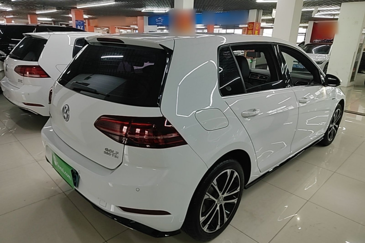 Volkswagen Golf 2018 car image #7