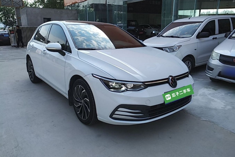 Volkswagen Golf 2022 car image #4