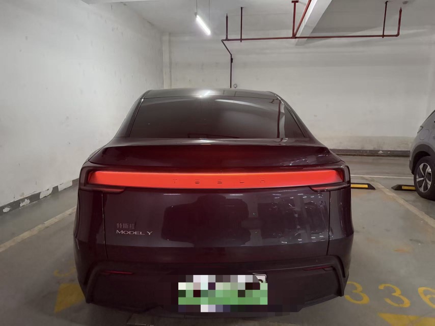 Tesla Model Y 2025 imagen de coche #5