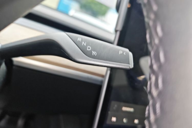 Tesla Model Y 2021 car image #14