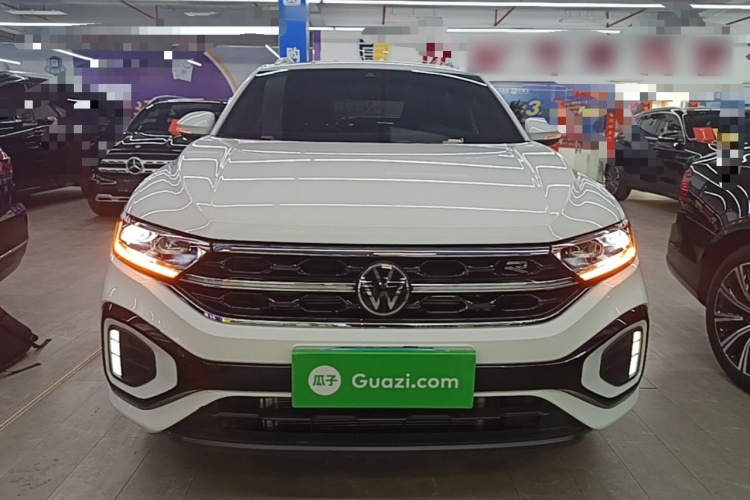 Volkswagen T-Roc 2024 car image #3