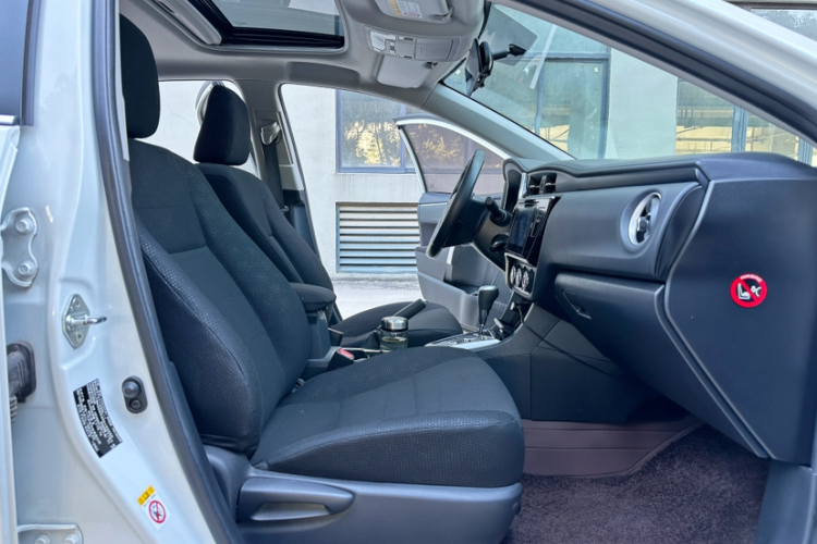 Toyota Corolla 2017 car image #12