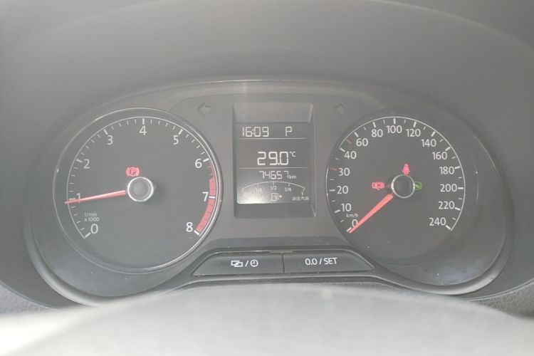 Volkswagen Polo 2018 car image #12