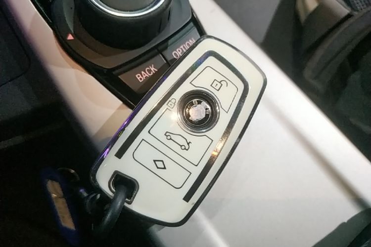 BMW 3 Series 2015 car image #9