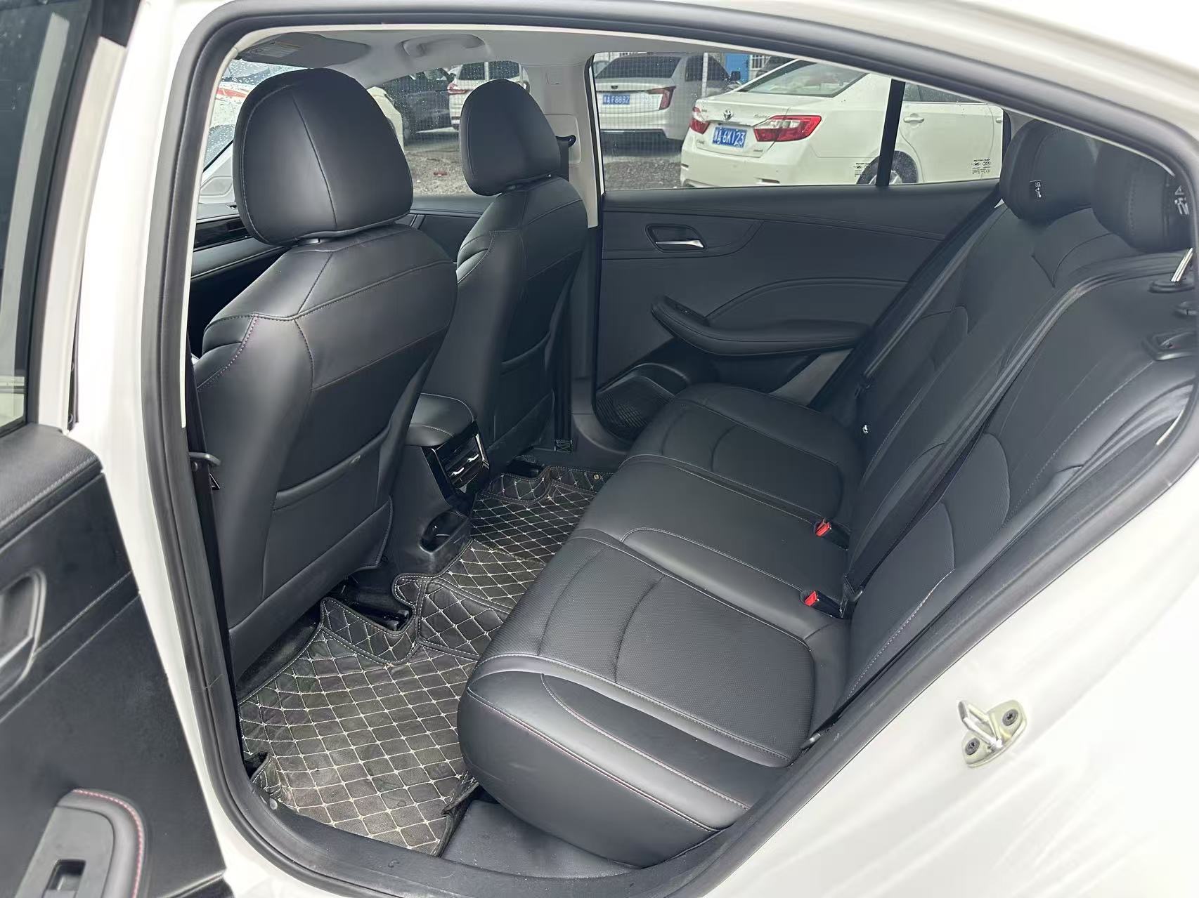 Roewe i5 2025 #6 Roewe i5 2025 صورة سيارة #6