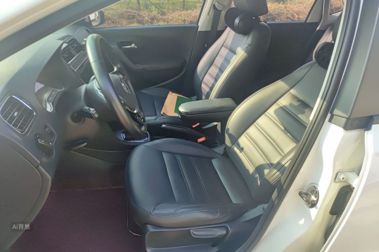 Volkswagen Polo 2016 car image #17