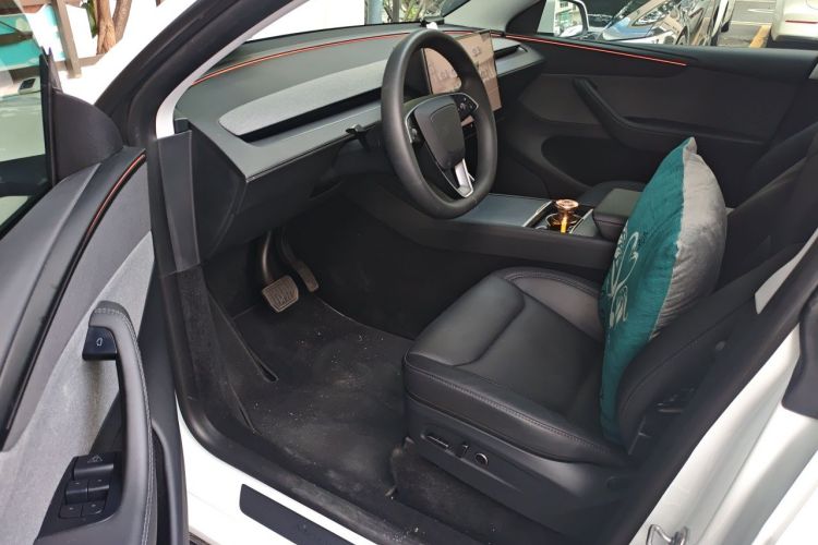 Tesla Model Y 2025 #9 Tesla Model Y 2025 car image #9