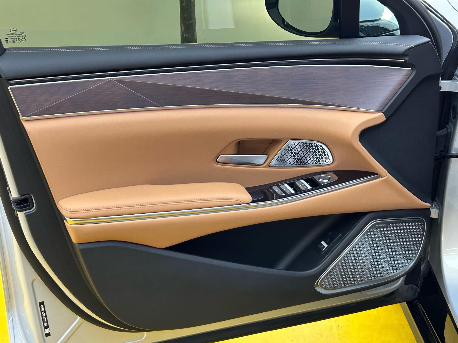 BYD HanL 2025 car image #3