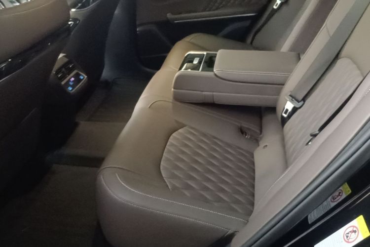 BYD Han 2024 car image #17