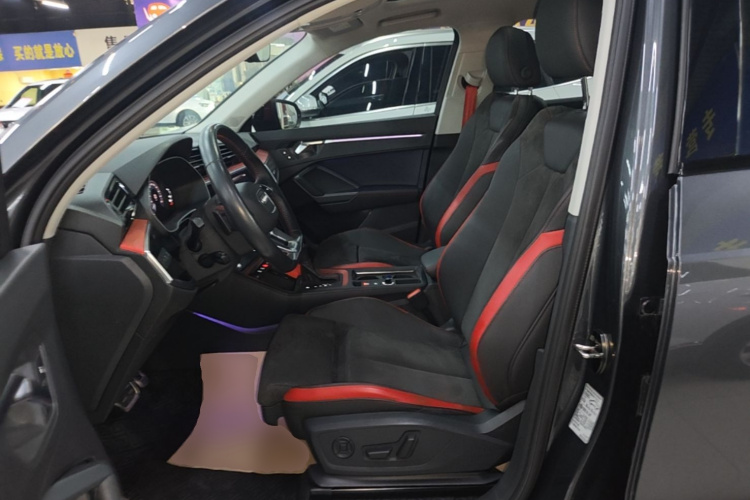 Audi Q3 2020 car image #15