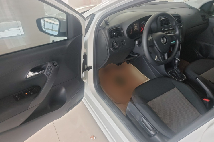 Volkswagen Polo 2018 car image #12