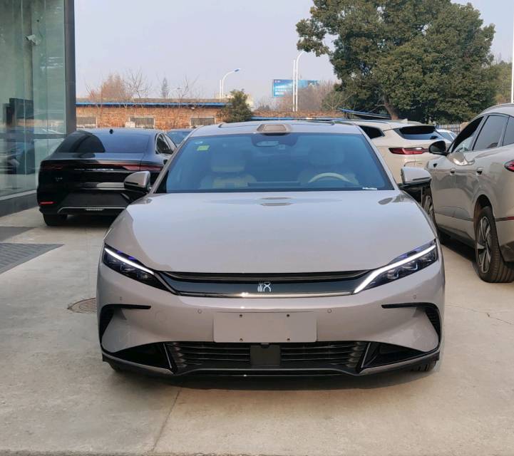 BYD Han 2025 car image #2