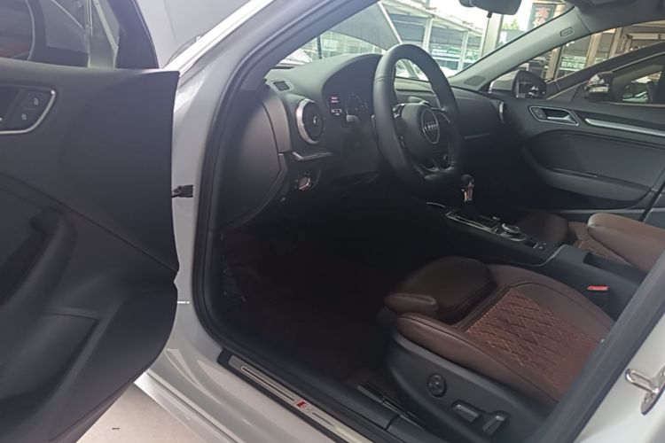 Audi A3 2019 car image #16