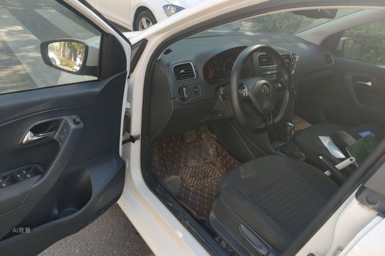 Volkswagen Polo 2016 car image #18