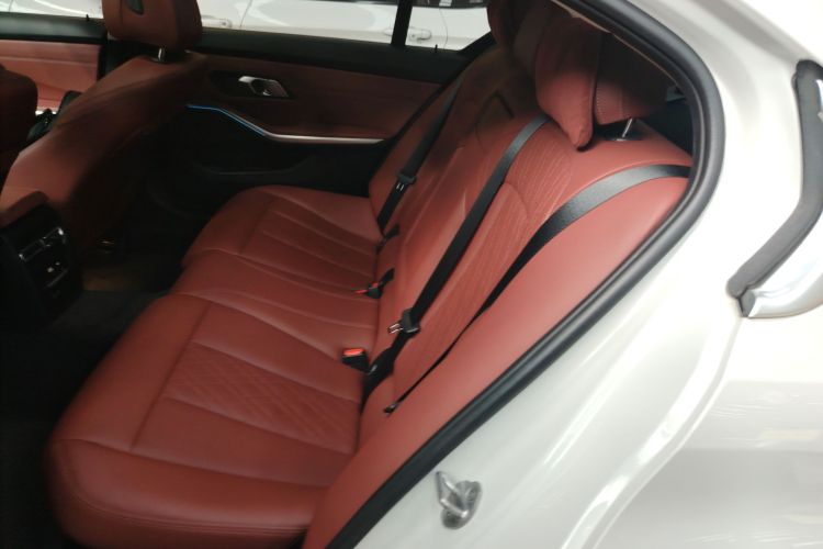 BMW 3 Series 2023 car image #17