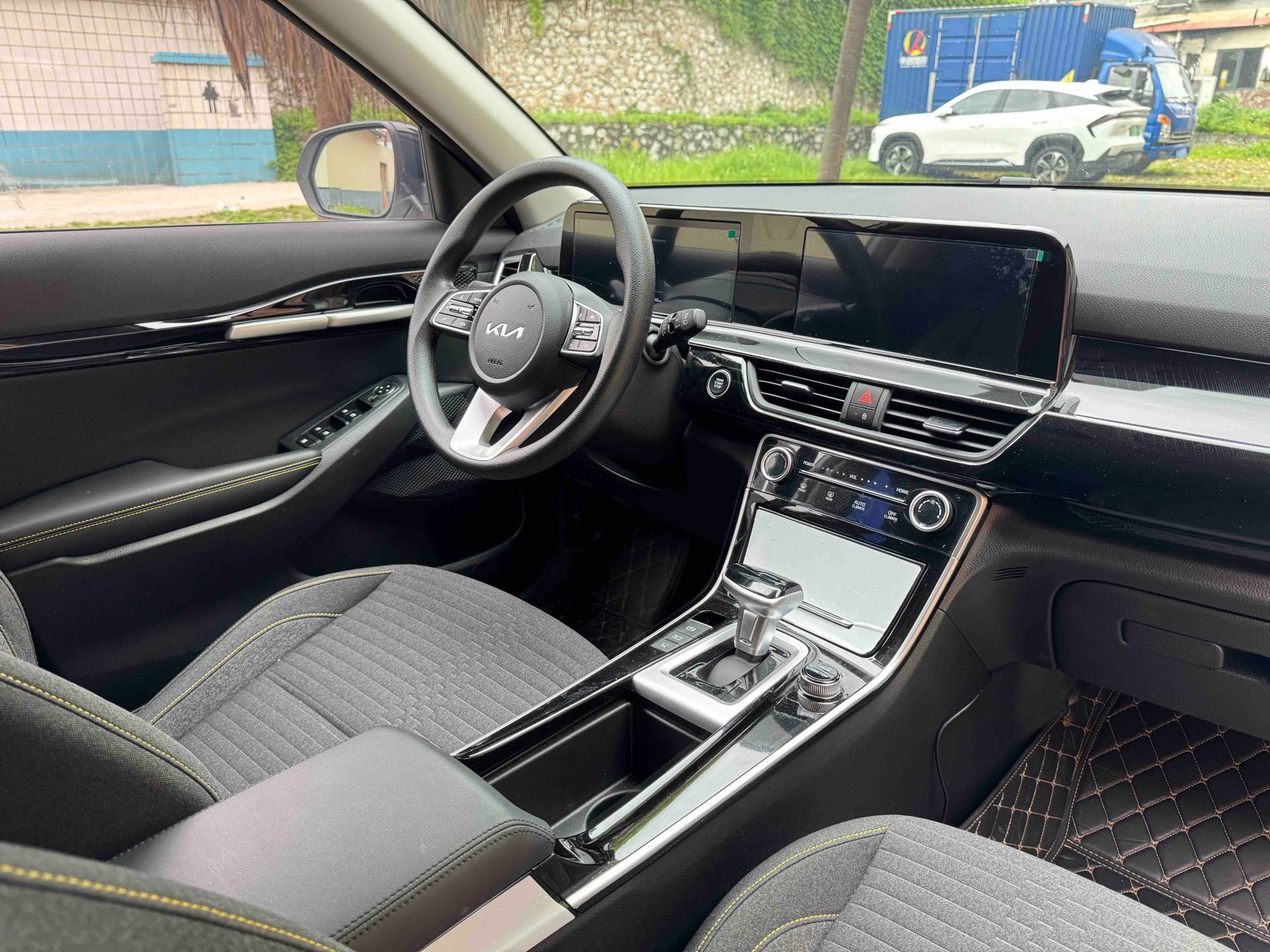 Kia Seltos 2025 car image #14