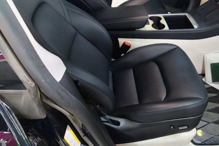 Tesla Model Y 2023 car image #24