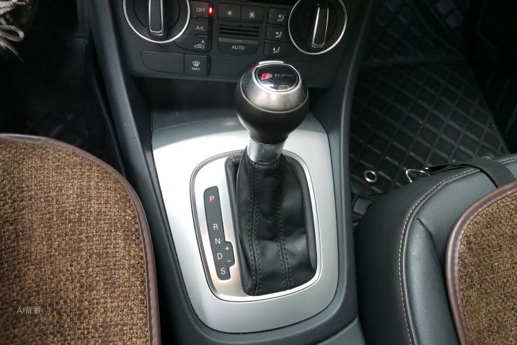 Audi Q3 2017 car image #16