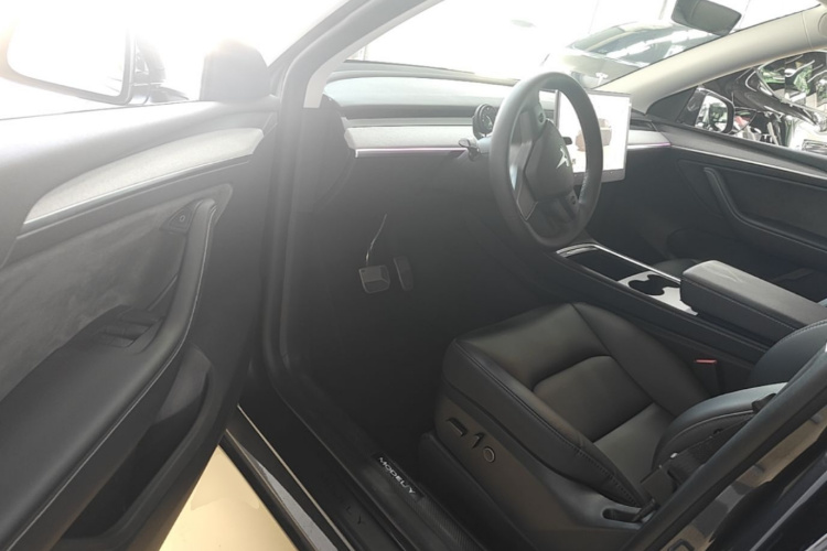 Tesla Model Y 2024 #16 Tesla Model Y 2024 car image #16