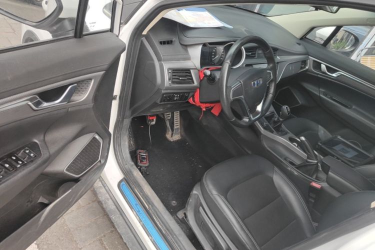 GEELY Emgrand GS 2018 car image #16
