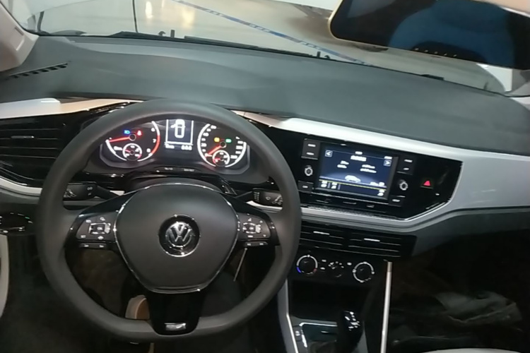 Volkswagen Polo 2021 изображение автомобиля #10