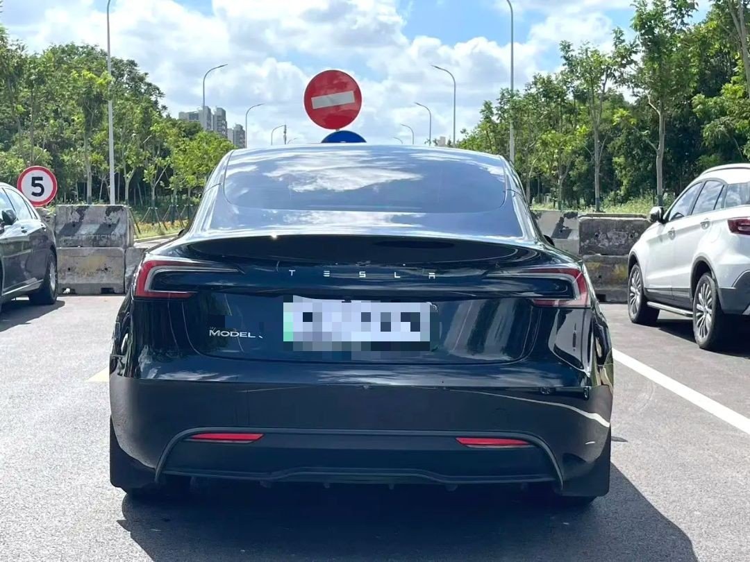 Tesla Model 3 2025 صورة سيارة #11