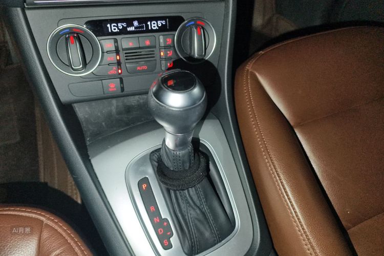 Audi Q3 2016 car image #16