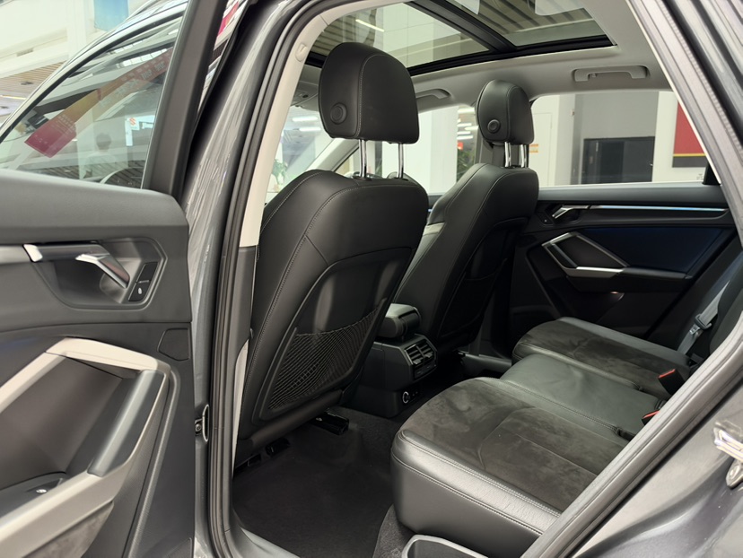 Audi Q3 2021 car image #12